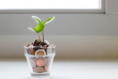 An image illustrating a scale weighing a stack of bills against a broken piggy bank, symbolizing financial distress