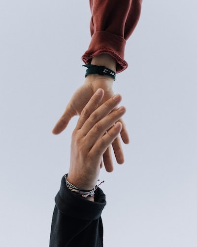  Create an image showing two individuals shaking hands against the backdrop of Hong Kong's iconic skyline, symbolizing successful navigation of cross-border bankruptcy proceedings